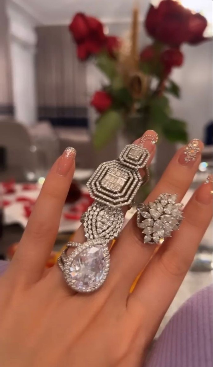 Sevgiliniz size durduk yere sürekli hediye alsa şüphelenir misiniz?