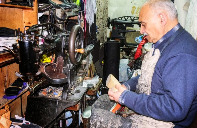 Mahalle esnafları ile sohbet eder misiniz?