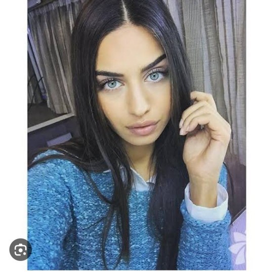 Amine Gülşe güzel mi sizce?