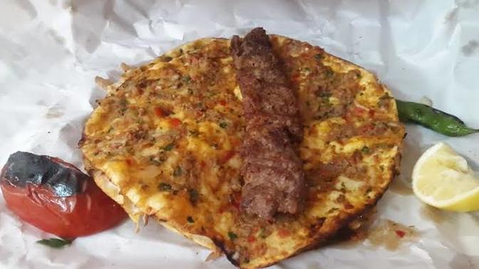 Lahmacunun arasına çiğköfte konur mu?