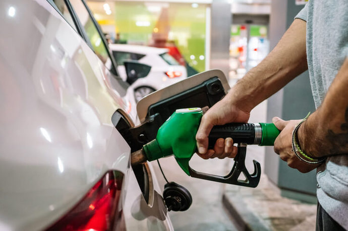 Bugün itibariyle benzine 1 lira 64 kuruş zam geldi, litresi 38.51 TL oldu. Deponuzu ne kadara dolduruyorsunuz?