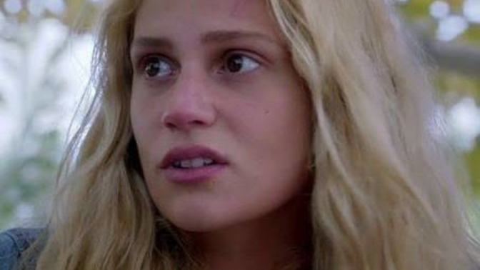 Farah Zeynep Abdullah makyajsız güzel mi sence?