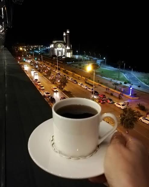 Akşam kahve içmeyi sever misin?