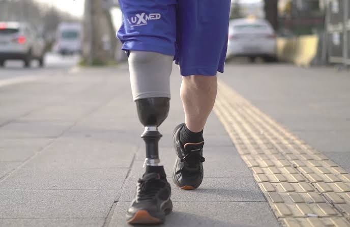 Protez bacaklı biriyle olur muydunuz?