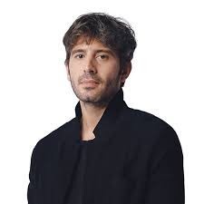 Yakışıklı olamayan ama yakışıklı diye yutturulmaya çalışılan ünlüler?