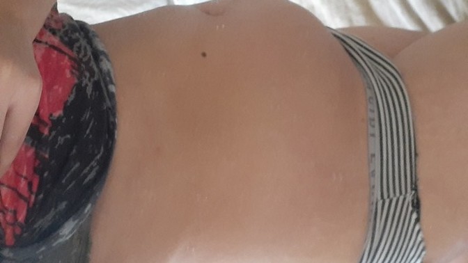 Bu göbek mi yoksa hamile karnı mı?