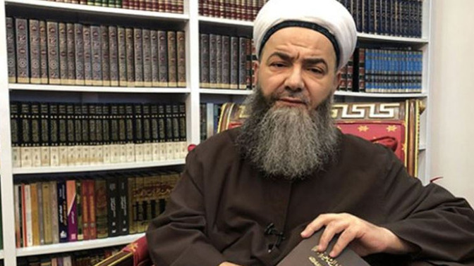 Cübbeli Ahmet, "Sakalı ustura ile dipten kesmek haram. En büyük günahlardan" demiş. Siz dipten mi kesiyorsunuz?