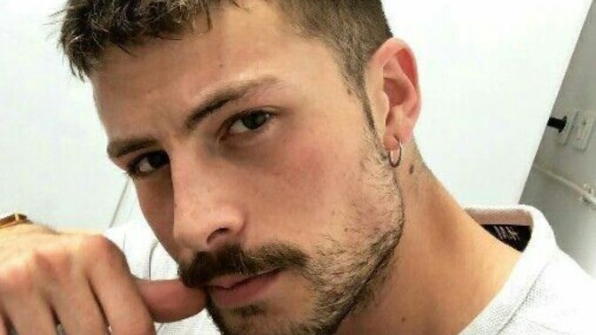 Küpe takan erkek çekici midir, itici mi?