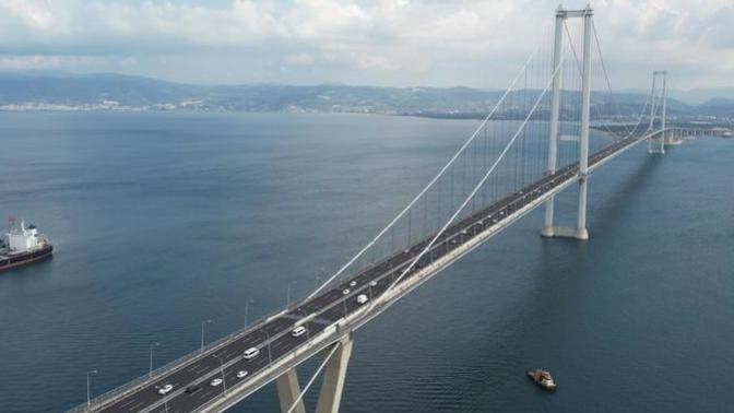 Osmangazi Köprüsü'nde aynı anda yirmi aracın lastiği patladı! Sizce böyle bir şey neden olabilir?