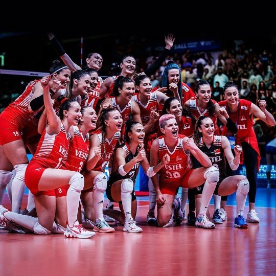 Futbol izlemek mi daha keyifli, voleybol izlemek mi?