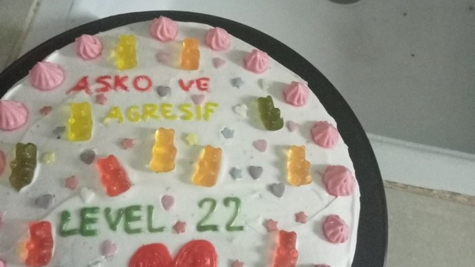 Ben bugün 22 oldum! Pastam nasıl?