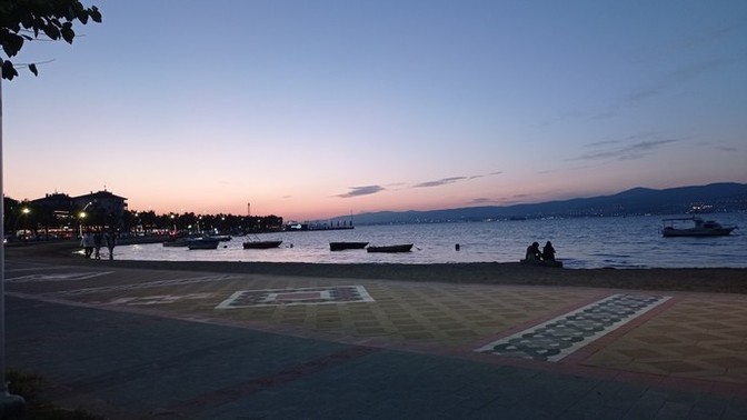 Beğendiniz Erkeği Başkaları ile olan Yakınlığı Sizde Ne etki Yapar?