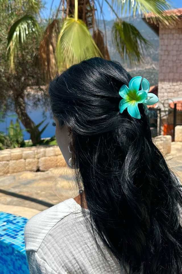 Lotus çiçekli tokadan almayan kaldı mı?