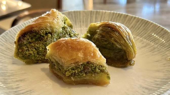 Baklavada senin tarafın hangisi?
