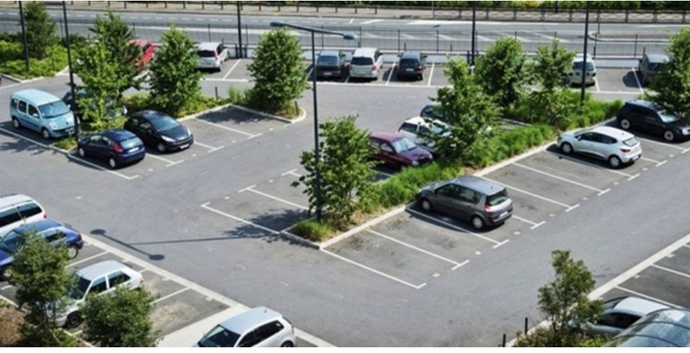 Konut siteleri, ikinci aracı olanlardan park ücreti talep etmeye başladı. Sizce ikinci aracı olandan para alınmalı mı?