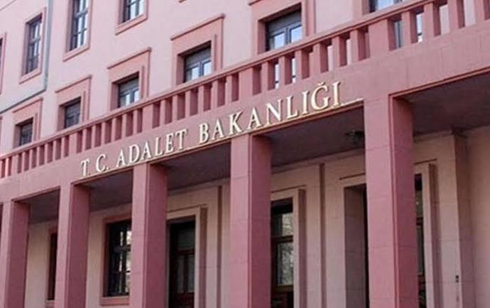 Adalet Bakanı:Boşanma davasıyla tazminat, nafaka konularını ayırabiliriz dedi. Sizce ayrılmalı mı?