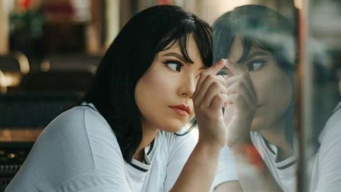 Arkadaşınız veya sevdiğiniz bir kişi sizi kırarsa nasıl davranırsınız?