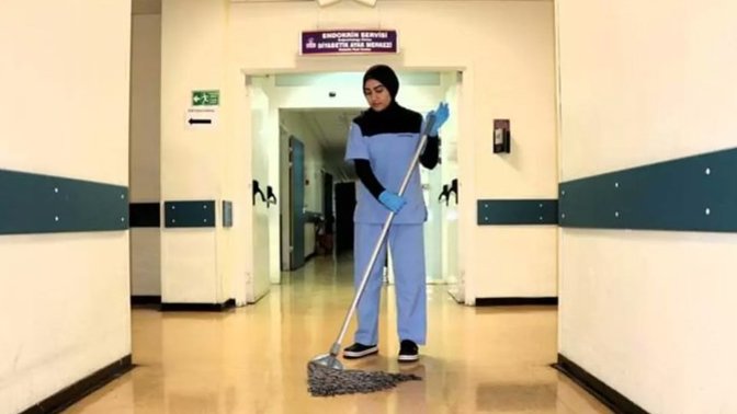 Temizlik görevlisi olarak çalıştığı hastanenin tıp fakültesini kazandı. Böyle haberleri duyunca gururlanıyor musunuz?