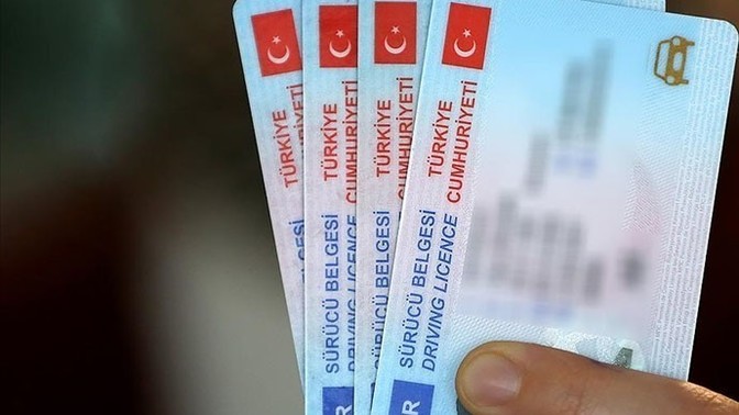 Araba ehliyeti almak istiyorum. sınavlar kolay mı, nasıl oluyor?