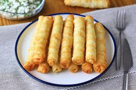 Çayın yanına hangi börek iyi gider? Su böreği mi sigara böreği mi?