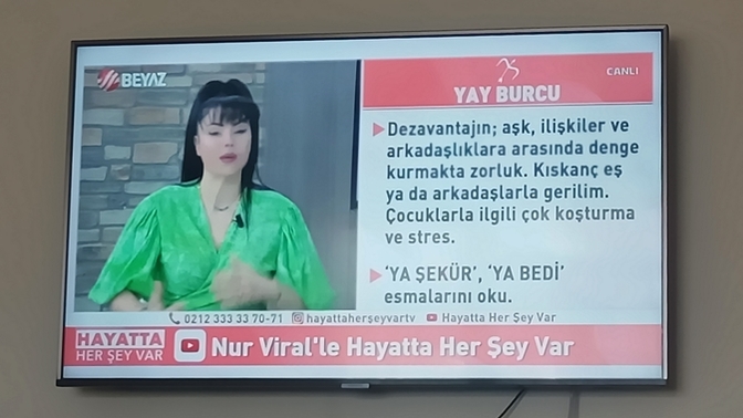Haftalık burç yorumlarını dinleyen var mı 🤣?
