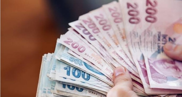 Sizce ilişkilerde para mı yoksa dış görünüş mü önemli ?