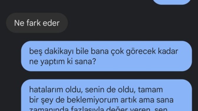 Beş dakika dâhi olsa sesini duymak istiyorum ama cevap vermiyor ve tek suçum onu fazlasıyla sevmiş olmam. Niye yapıyor bunu?