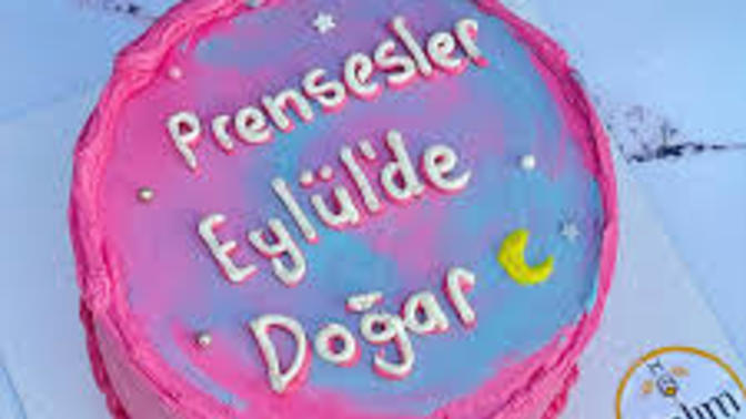 Bugün benim doğum günüm. Sosyal medyada paylaşsam "pasta getirin" anlamına gelir mi?