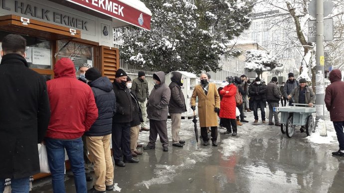Ankara da Bakterili Halk Ekmek haberi yapan muhabire yurttaş tepki gösterdi! Ne düşünüyorsunuz?