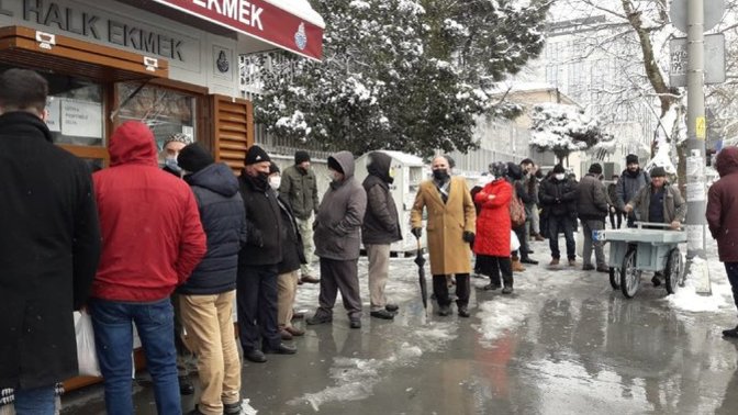 Ankara 'da "Bakterili Halk Ekmek" haberi yapan muhabire yurttaş tepki gösterdi! Ne düşünüyorsunuz?