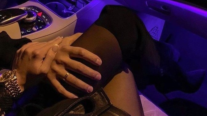 Sevgiliniz sürekli olarak size dokunup dursa rahatsız olur musunuz?
