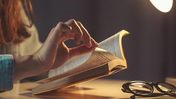 Kesinlikle okumalısın dediğiniz bir kitap var mı?
