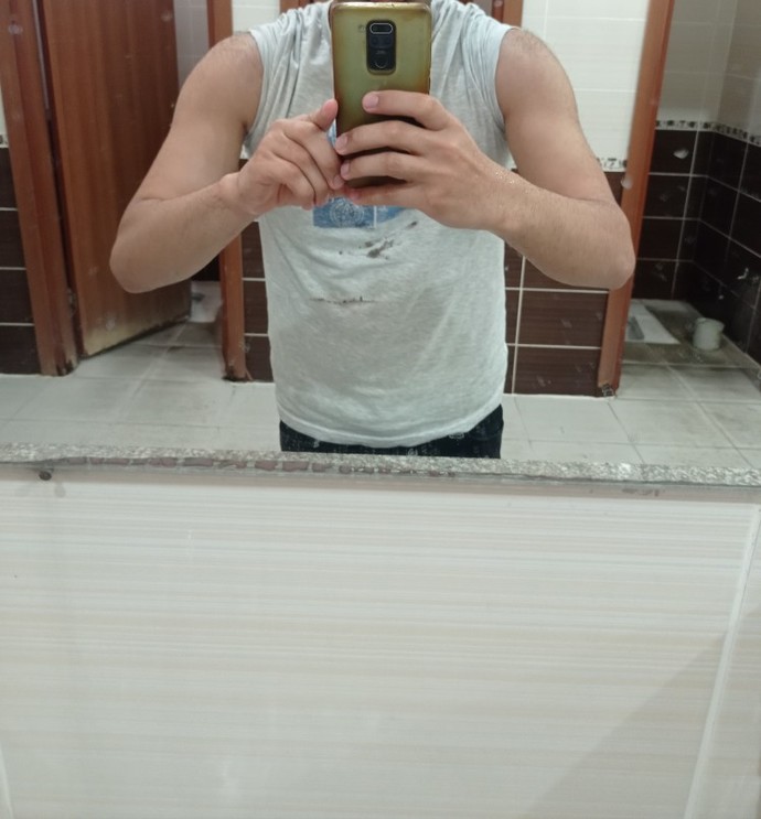 Evde sadece şınav çeken biriyim o da ara sıra. Kolum iyi değil mi güçlü değil mi sizce?