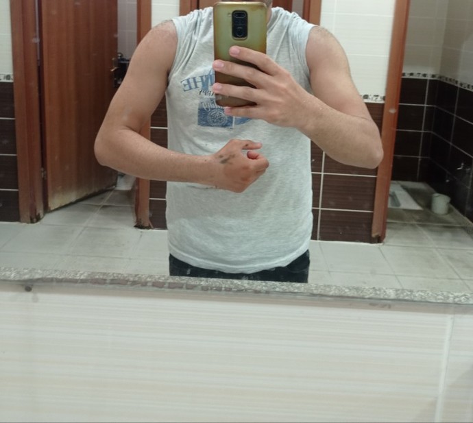 Evde sadece şınav çeken biriyim o da ara sıra. Kolum iyi değil mi güçlü değil mi sizce?