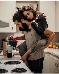 Ne güzel bir sözdür; " İnsan insana ev olmalı çıkmak sokak değil."❤