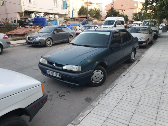 Ayağımızı yerden kesecek bir araba soyler misiniz ?