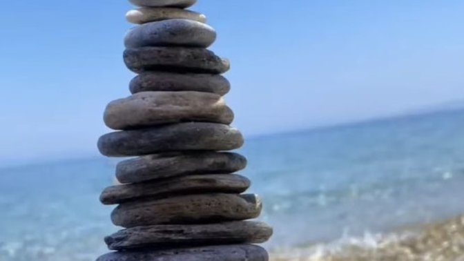Bir insanın bir yalanını yakaladığında, bin doğrusunu sorgular mısın?