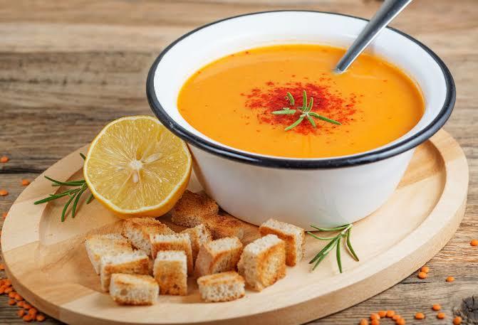 mercimek çorbası salçalı mı olur salçasız mı?