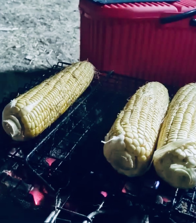 Mangalda közde mısır 🌽 sever misin? Hemde ay 🌜 ışığı altın da😄?