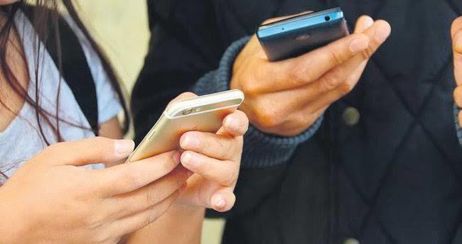 Bir erkek telefon numarasını vermek istemezse şüphelenir misiniz?