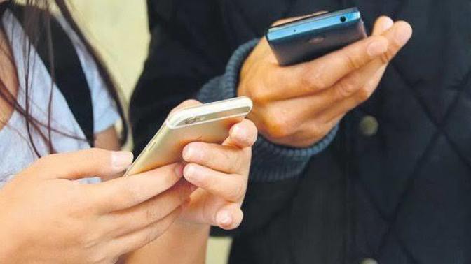 Bir erkek telefon numarasını vermek istemezse şüphelenir misiniz?