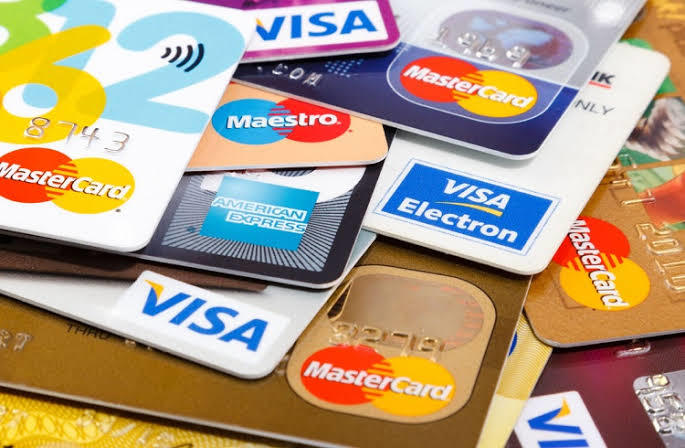 Günlerce beklemeden anında banka kartı veren banka var mı?
