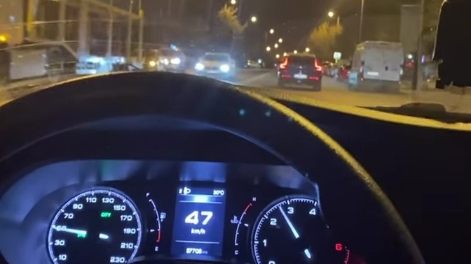 Kendi sürmediğiniz arabalardan hiç story attınız mı?