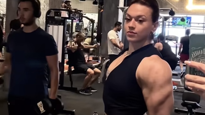 Kaslı bir kızla yatakta sevişme şansınız olsa ne yapardınız veya size ne yapmasını isterdiniz?