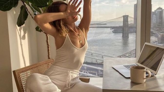 Uyandığın zaman kimden mesaj gelirse şaşırırsın?