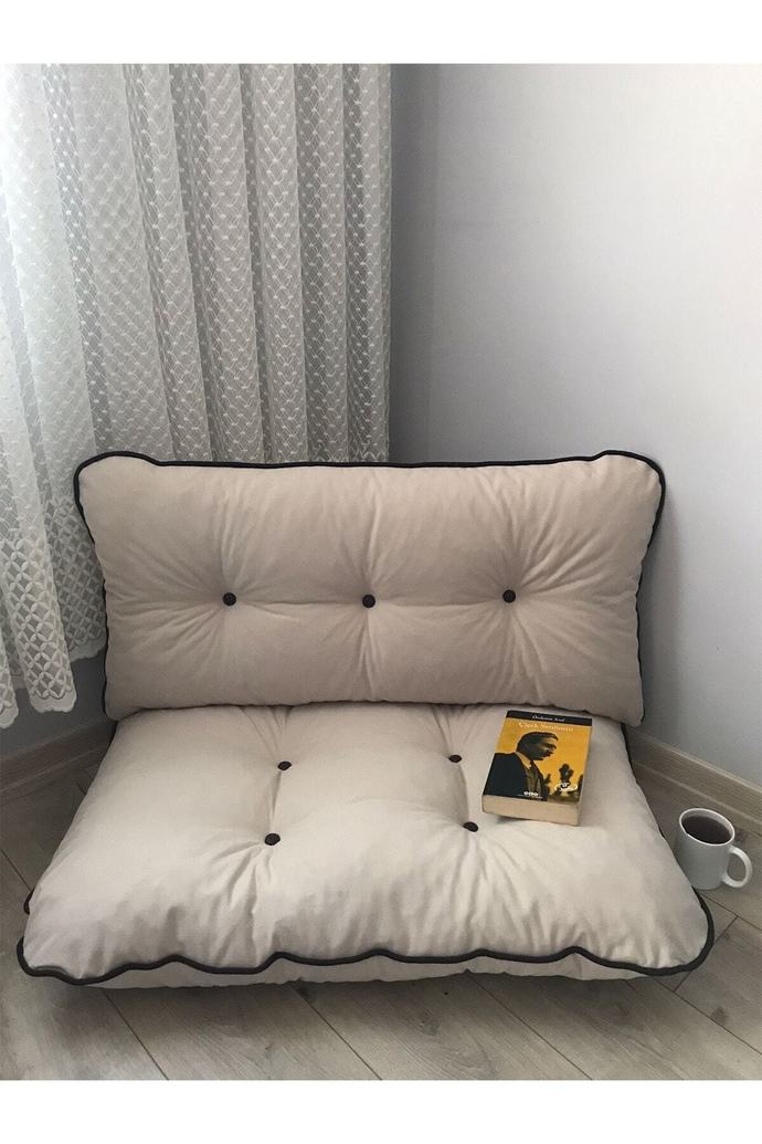 Şöyle iki minder üzerinde ömrümü geçirecek kadar konfordan uzağım.