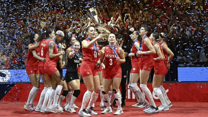 Voleybol Avrupa Şampiyonası 2026 Türkiye'de yapılacak. Bu kez kupayı ülkemizde kaldırmaya hazır mıyız?