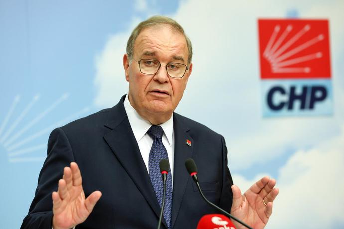 CHP Sözcüsü Faik Öztrak: AK Partinin oyu %30un altına indi.dedi , sizce AK Partinin oyları %30un altına indi mi?