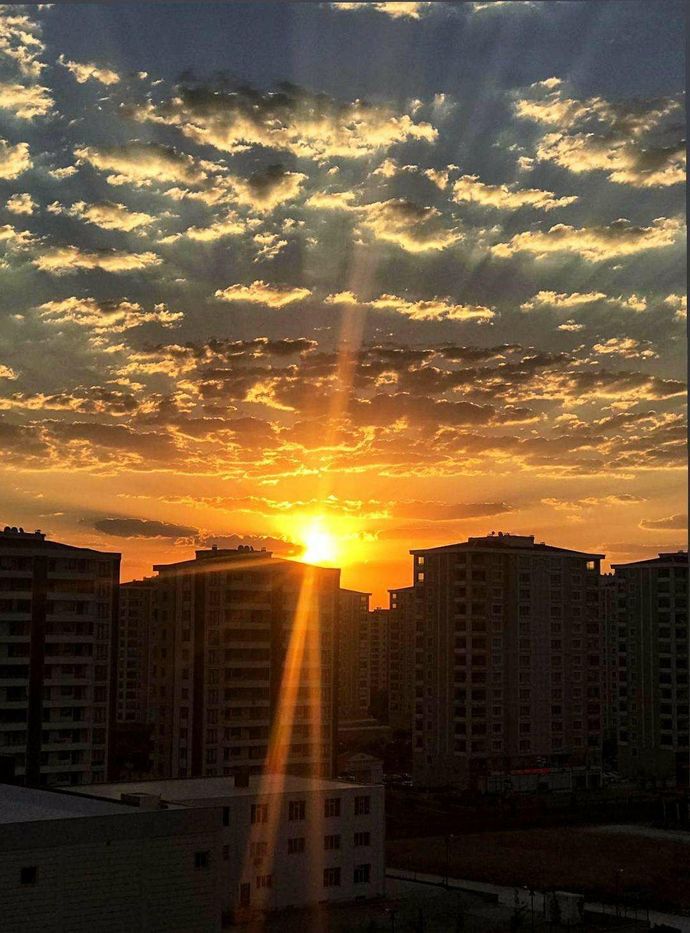 ☁️☀️☁️