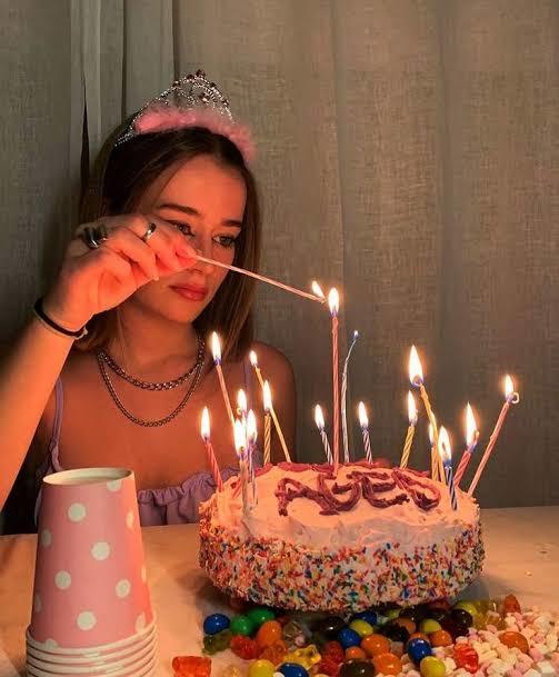 Bugün benim doğum günüm, 26 oldum. 26 için artık yaşlı diyebilir miyiz?